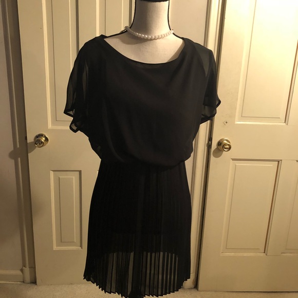 Forever 21 Dresses & Skirts - Gorgeous Forever 21 Black Dress
